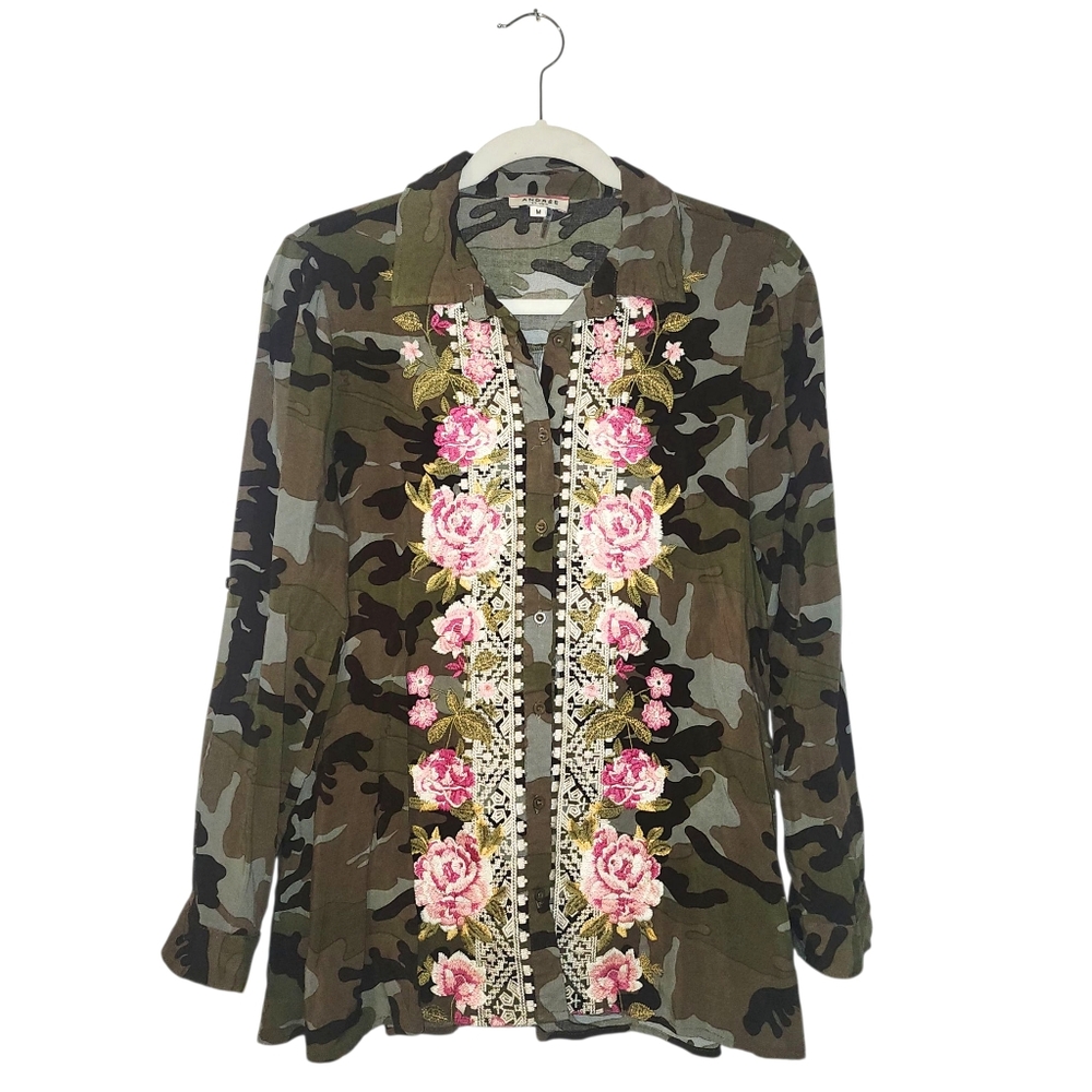 Andrée By Unit Embroidered Camouflage Button Down Size Medium